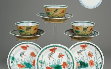 Cups and saucers - Porcelain - Kangxi-style café-au-lait-ground famille verte - China - Qing Dynasty (1644-1911)