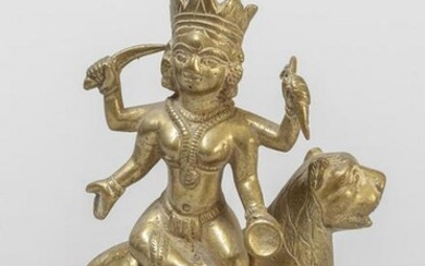 Durga su leone in bronzo dorato, India del Sud