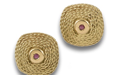 EARRINGS, 80'S, OF RUBIES AND YELLOW GOLD