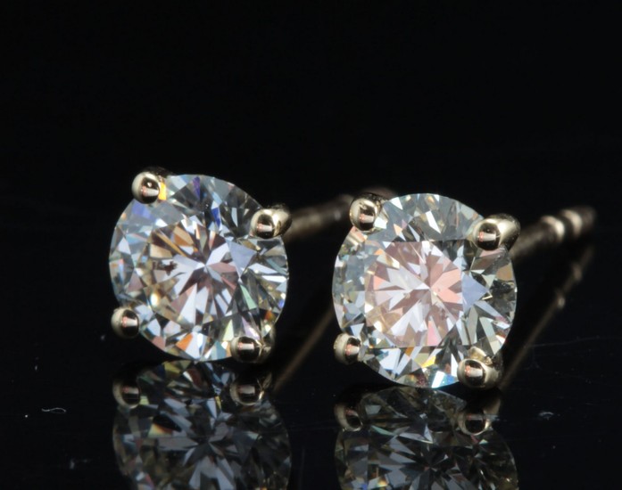Earrings in 18k with brilliant cut diamonds 1.05ct