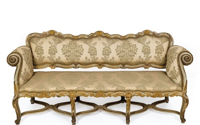Ensemble de salon en bois laqué ivoire et doré, XVIIIe siècle composé d'un canapé, de...