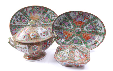 Four Pieces Chinese Qing Rose Medallion Porcelain Ware