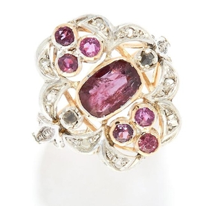 GARNET AND DIAMOND RING in yellow gold, in open