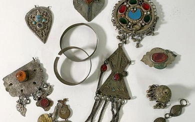 GROUP OF SILVER AND SILVER PLATED JEWELRY & ORNAMENTS