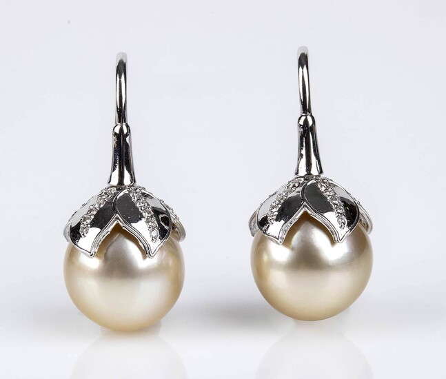 Gold, Australian pearl and diamonds earrings 18k white gold,...
