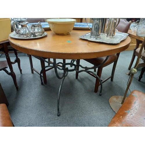 Good Oak Circular Dining Table on a Cast Metal Iron Base