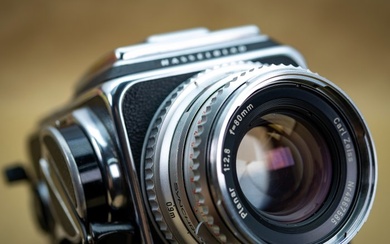 Hasselblad 500 C + Carl Zeiss Planar 80mm f/2.8 + A12 Medium format camera