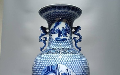 Kangxi period of the Qing Dynasty, blue and white vase