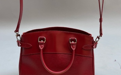 LOUIS VUITTON, sac cabas "Passy" en cuir épi rouge, garniture en métal argenté, double poignée...
