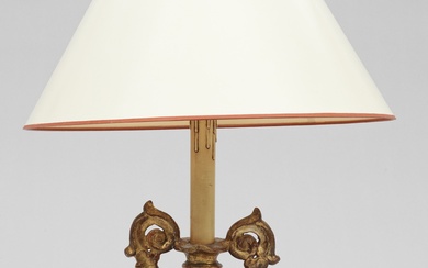 Lampe de table baroque à 2 branches ; bois sculpté, serti et doré. Sur une...