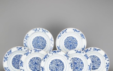 Large set of 10 plates - Blue and white - Porcelain - Flowers - China - Yongzheng (1723-1735)