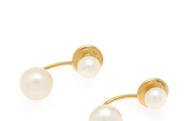 Le Midi: A pair of pearl ear pendants each set with two cultured freshwater pearls, mounted in 18k gold. L. 2.8 cm. (2)