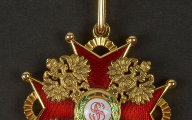 Médaille de l'ordre de "Saint Stanislas" en plaqué or jaune, partiellement émaillé rouge, vert et...