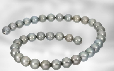 Necklace: very beautiful Tahiti cultured pearl necklace with...