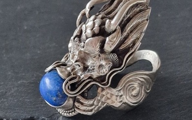 No Reserve Price - Amulet ring Silver, Handmade Nepalese silver dragon with the cabochon cut lapis lazul