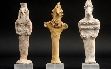 OUD-SYRIË - 2100 à 1700 BC trois petites sculptures en terre cuite, appelées "idoles" -...