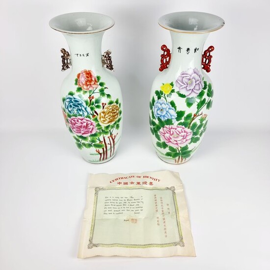 Pair Large porcelain baluster vases with flowers and Chinese characters + Certificate (59cm) (2) - Porcelain - China - Republic period (1912-1949)