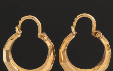 Pair of 18kt yellow gold hoop earrings.