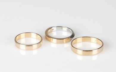 Pair of wedding rings and an alliance ring of 14 kt (3)
