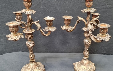 Paire de Candélabres de style Louis XV en métal argenté à 4 bras de lumière,...