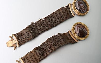Paire de bracelet à maille en coton marron... - Lot 65 - Vasari Auction