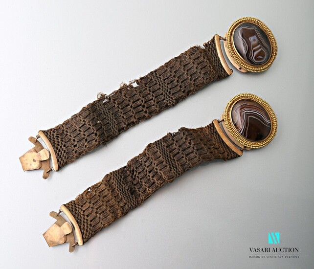 Paire de bracelet à maille en coton marron... - Lot 65 - Vasari Auction