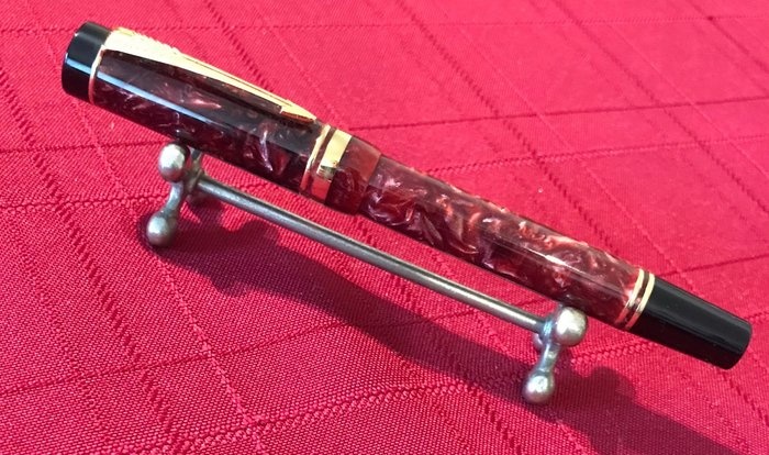 Parker - Duofold (Flat Top) International Red Marble Fountain Pen - Fountain pen