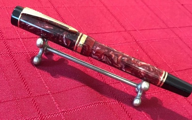 Parker - Duofold (Flat Top) International Red Marble Fountain Pen - Fountain pen