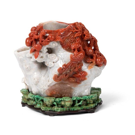 RED AND WHITE CARNELIAN AGATE 'TREE TRUNK' VASE 19TH-20TH CENTURY