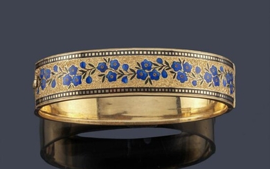 Rigid bracelet with floral decoration and fretwork on