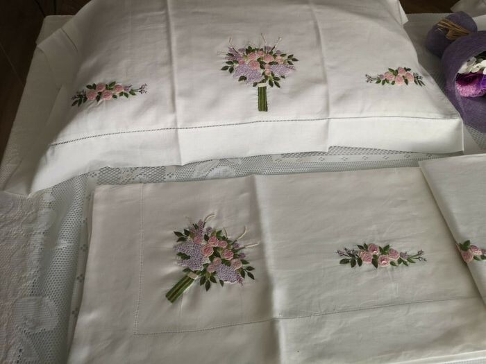 Sheet in pure linen with full stitch embroidery entirely by hand - 265 x 280 cm - Linen - 21st century