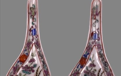Spoons (2) - Famille rose - Porcelain - Pair of Straits/Peranakan Spoons - China - Daoguang (1821-1850)