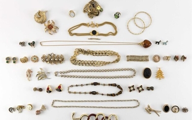 FORTY-FIVE PIECES OF GOLD-TONE COSTUME JEWELRY 1-17) Seventeen...
