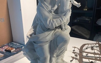 Statuette representing a Virgin and ChildBiscuitLate 18th centuryH : 41 cm(Small accidents and missing parts)