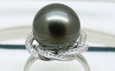 Tahitian Pearl, Rikitea Pearl, Dark Green, Round, 12.71 mm - Ring - Ring Size: US 7 (Free Resize) - 18 kt. White gold - Diamond