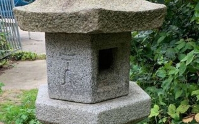 Toro - Granite - Original Japanese granite lantern "Toro" in five parts. - Japan - Late Meiji - Taisho - Early Showa period