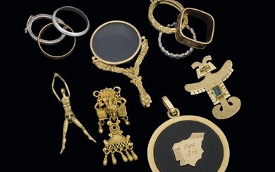 Various jewelery pieces
