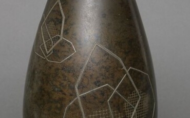 Vase - Bronze - Yamamoto Shuho 山本秀峰 (1926-1989) - Medium-sized brown&grey bronze vase decorated with silver thread inlaid geometric shapes, signed - Japan - Shōwa period (1926-1989)