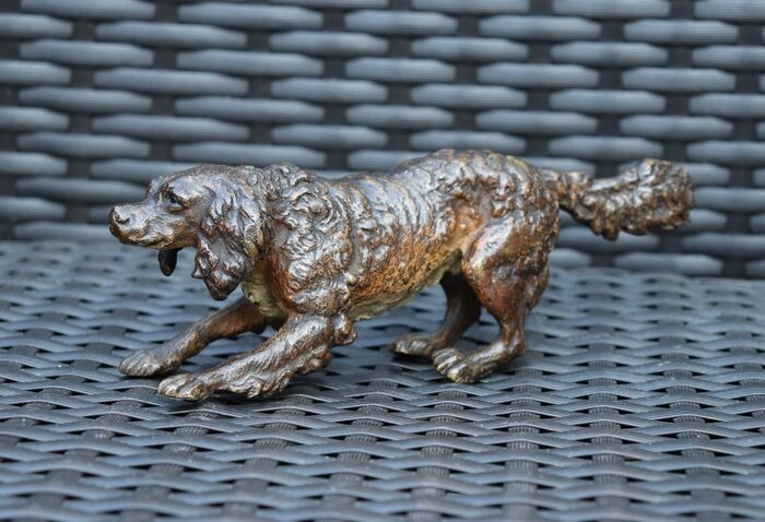 Vienna Foundry - Hunting Dog Sculpture - Bronze (cold painted) - Late 19th century