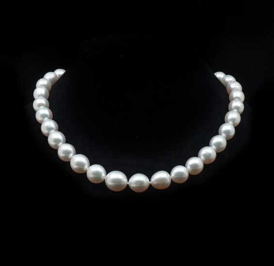 WHITE SOUTH SEA PEARL NECKLACE