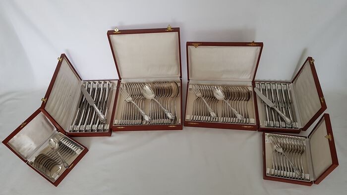 Wiskemann, Brussel - Silver plated cutlery in cassettes - 94 pieces - Louis XV / Rococo style - Belgium, period 1928-1979 - Rococo - Silverplate
