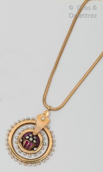 Yellow gold pendant necklace, composed of a circular...
