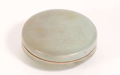 iGavel Auctions: CHINESE LONGQUAN CELADON MOLDED LOTUS BOX aND COVER ASW1C