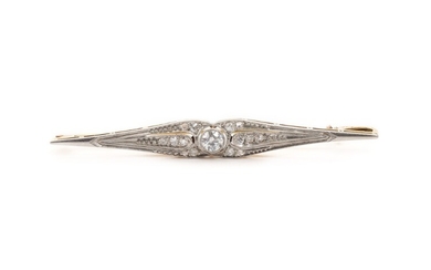 An Art dèco diamond brooch set with numerous old-cut and rose-cut diamonds a.o., mounted in 18k gold an platinum. L. 5.5 cm.