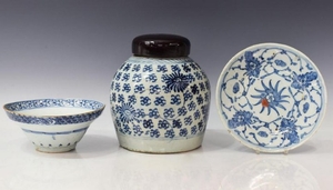 (3) CHINESE BLUE & WHITE PORCELAIN TABLE ITEMS