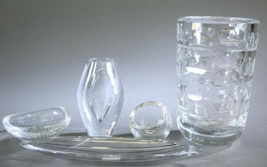 5 Art glass objects.
