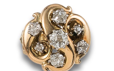 50'S RING IN YELLOW GOLD WITH A TOTAL OF 1.50 CT.