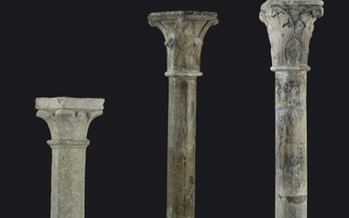 FRANCE, XIIIe SIÈCLE Deux colonnes en pierre calcaire