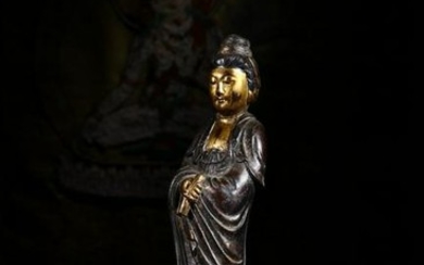A WOOD CARVED LACQUER GOLD GUANYIN STATUE