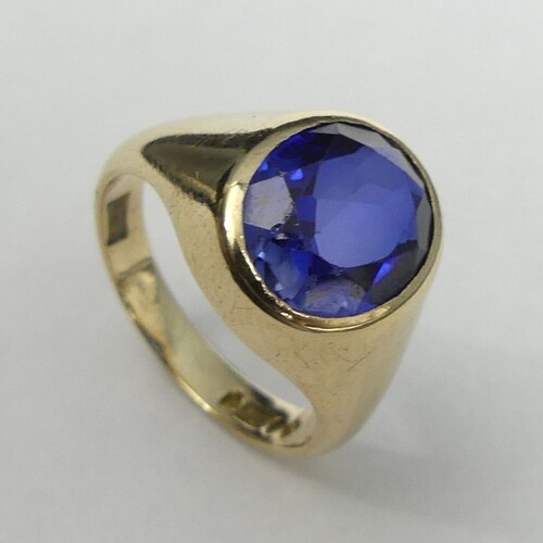 9ct gold blue stone signet ring, London 1966, 8.4 grams. Siz...